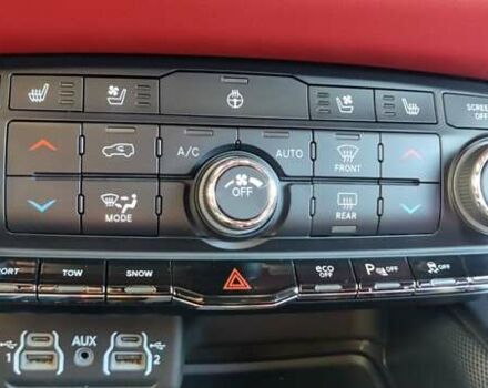 Серый Додж Дюранго, объемом двигателя 5.65 л и пробегом 45 тыс. км за 49500 $, фото 3 на Automoto.ua