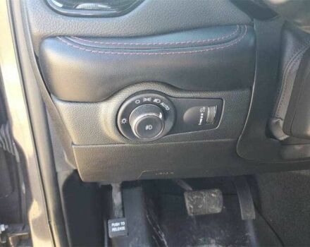 Серый Додж Дюранго, объемом двигателя 5.7 л и пробегом 62 тыс. км за 10400 $, фото 9 на Automoto.ua