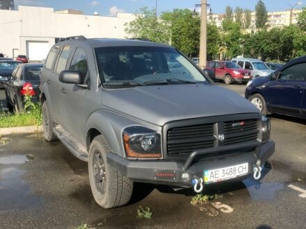 Сірий Додж Durango, об'ємом двигуна 5 л та пробігом 300 тис. км за 8000 $, фото 1 на Automoto.ua