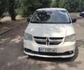 Белый Додж Гранд Караван, объемом двигателя 3.6 л и пробегом 300 тыс. км за 9000 $, фото 1 на Automoto.ua