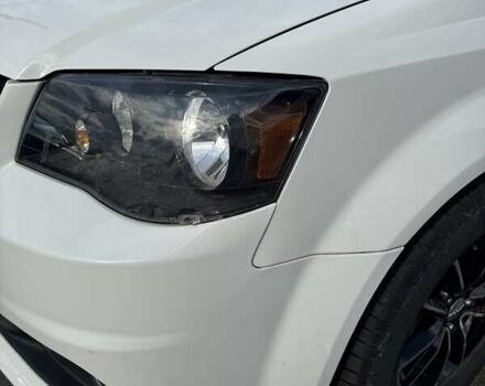 Белый Додж Гранд Караван, объемом двигателя 3.6 л и пробегом 123 тыс. км за 12500 $, фото 1 на Automoto.ua