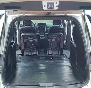 Білий Додж Гранд Караван, об'ємом двигуна 3.6 л та пробігом 182 тис. км за 12300 $, фото 11 на Automoto.ua