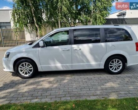 Белый Додж Гранд Караван, объемом двигателя 3.6 л и пробегом 200 тыс. км за 16000 $, фото 5 на Automoto.ua