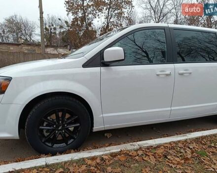 Белый Додж Гранд Караван, объемом двигателя 3.6 л и пробегом 30 тыс. км за 27000 $, фото 2 на Automoto.ua