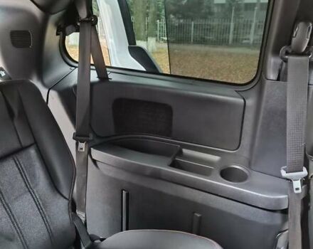 Белый Додж Гранд Караван, объемом двигателя 3.6 л и пробегом 30 тыс. км за 27000 $, фото 18 на Automoto.ua