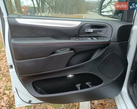 Белый Додж Гранд Караван, объемом двигателя 3.6 л и пробегом 30 тыс. км за 27000 $, фото 12 на Automoto.ua