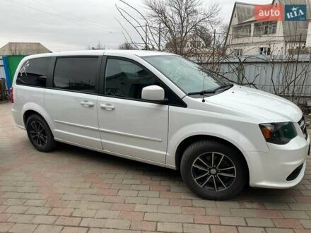Белый Додж Гранд Караван, объемом двигателя 3.6 л и пробегом 170 тыс. км за 16900 $, фото 1 на Automoto.ua