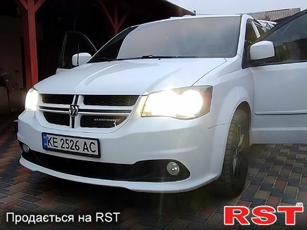 Додж Гранд Караван 2017 у Дніпро (Дніпропетровську) на Automoto.ua Білий Додж Гранд Караван, об'ємом двигуна 3.6 л та пробігом 180 тис. км за 14800 $, фото 1 на Automoto.ua
