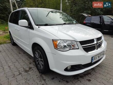 Білий Додж Гранд Караван, об'ємом двигуна 3.6 л та пробігом 242 тис. км за 12000 $, фото 1 на Automoto.ua