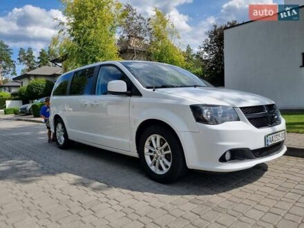 Додж Гранд Караван 2019 в Киеве на Automoto.ua Белый Додж Гранд Караван, объемом двигателя 3.6 л и пробегом 200 тыс. км за 16000 $, фото 1 на Automoto.ua