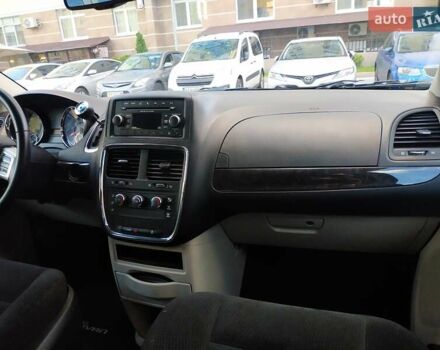 Черный Додж Гранд Караван, объемом двигателя 3.6 л и пробегом 109 тыс. км за 13500 $, фото 4 на Automoto.ua