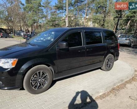 Чорний Додж Гранд Караван, об'ємом двигуна 3.61 л та пробігом 179 тис. км за 14800 $, фото 16 на Automoto.ua