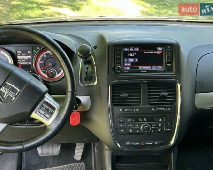 Чорний Додж Гранд Караван, об'ємом двигуна 3.6 л та пробігом 117 тис. км за 13500 $, фото 5 на Automoto.ua