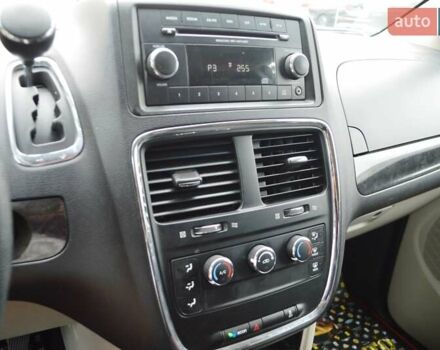 Красный Додж Гранд Караван, объемом двигателя 3.6 л и пробегом 79 тыс. км за 12900 $, фото 26 на Automoto.ua