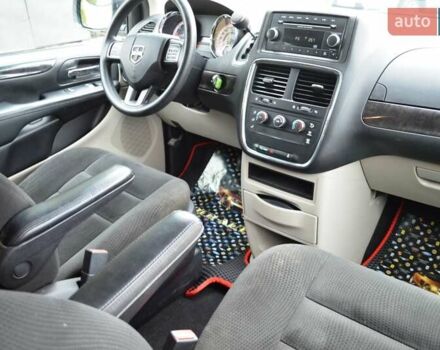 Красный Додж Гранд Караван, объемом двигателя 3.6 л и пробегом 79 тыс. км за 12900 $, фото 33 на Automoto.ua