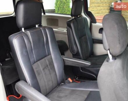 Красный Додж Гранд Караван, объемом двигателя 3.6 л и пробегом 79 тыс. км за 12900 $, фото 32 на Automoto.ua