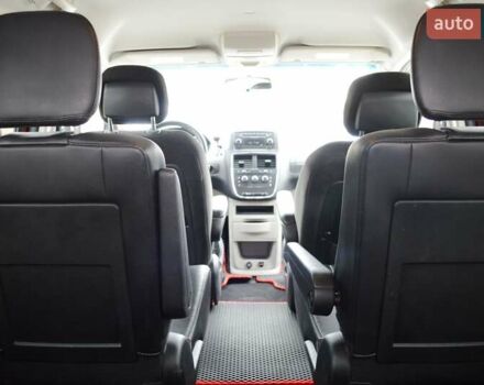 Красный Додж Гранд Караван, объемом двигателя 3.6 л и пробегом 79 тыс. км за 12900 $, фото 35 на Automoto.ua