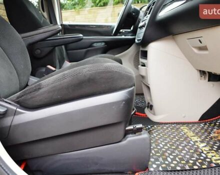 Красный Додж Гранд Караван, объемом двигателя 3.6 л и пробегом 79 тыс. км за 12900 $, фото 30 на Automoto.ua