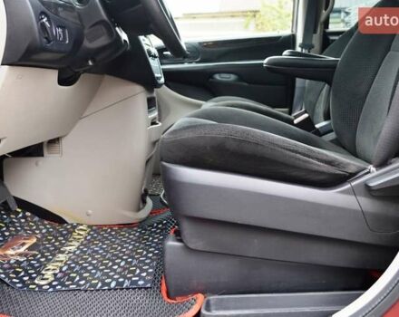 Красный Додж Гранд Караван, объемом двигателя 3.6 л и пробегом 79 тыс. км за 12900 $, фото 17 на Automoto.ua