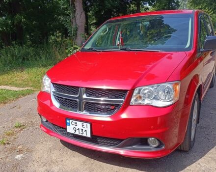 Красный Додж Гранд Караван, объемом двигателя 3.6 л и пробегом 170 тыс. км за 14000 $, фото 1 на Automoto.ua