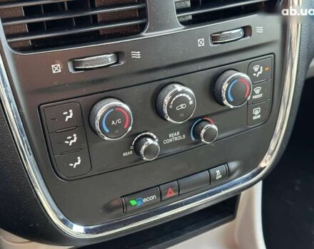 Додж Гранд Караван 2017 в Киеве на Automoto.ua Додж Гранд Караван, объемом двигателя 3.6 л и пробегом 167 тыс. км за 11990 $, фото 21 на Automoto.ua