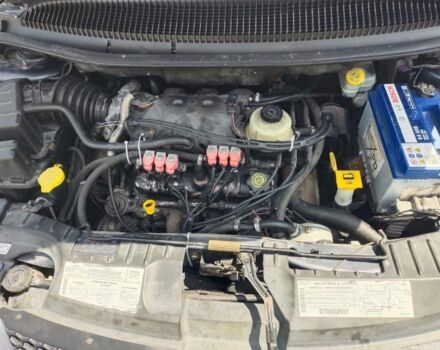 Серый Додж Гранд Караван, объемом двигателя 3.3 л и пробегом 380 тыс. км за 4850 $, фото 4 на Automoto.ua