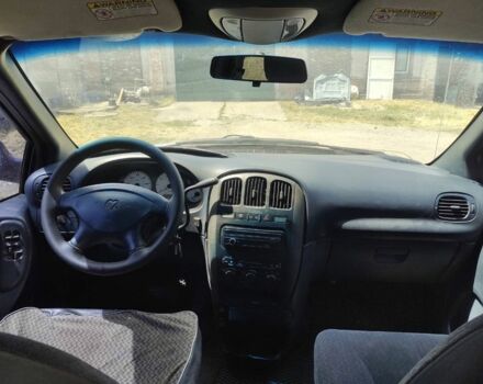 Серый Додж Гранд Караван, объемом двигателя 3.3 л и пробегом 380 тыс. км за 4850 $, фото 3 на Automoto.ua