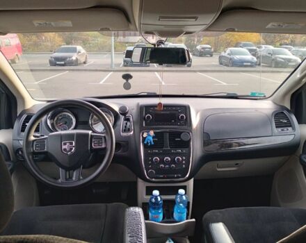 Серый Додж Гранд Караван, объемом двигателя 3.6 л и пробегом 269 тыс. км за 9200 $, фото 4 на Automoto.ua