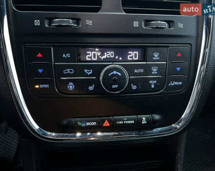 Серый Додж Гранд Караван, объемом двигателя 3.61 л и пробегом 196 тыс. км за 15800 $, фото 25 на Automoto.ua