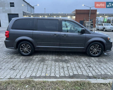 Серый Додж Гранд Караван, объемом двигателя 3.61 л и пробегом 196 тыс. км за 15800 $, фото 3 на Automoto.ua