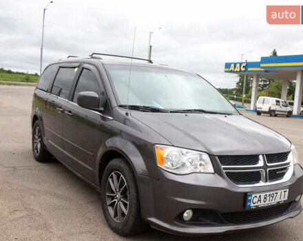 Серый Додж Гранд Караван, объемом двигателя 3.6 л и пробегом 345 тыс. км за 13300 $, фото 4 на Automoto.ua