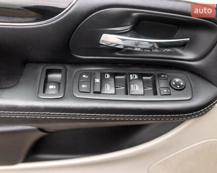 Серый Додж Гранд Караван, объемом двигателя 3.6 л и пробегом 345 тыс. км за 13300 $, фото 18 на Automoto.ua