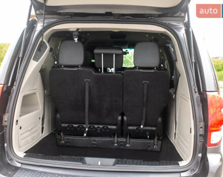 Серый Додж Гранд Караван, объемом двигателя 3.6 л и пробегом 345 тыс. км за 13300 $, фото 6 на Automoto.ua