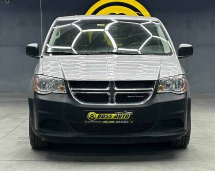 Серый Додж Гранд Караван, объемом двигателя 3.6 л и пробегом 75 тыс. км за 10700 $, фото 1 на Automoto.ua