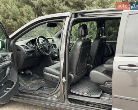 Серый Додж Гранд Караван, объемом двигателя 3.61 л и пробегом 130 тыс. км за 14800 $, фото 42 на Automoto.ua