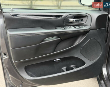 Серый Додж Гранд Караван, объемом двигателя 3.61 л и пробегом 130 тыс. км за 14800 $, фото 28 на Automoto.ua