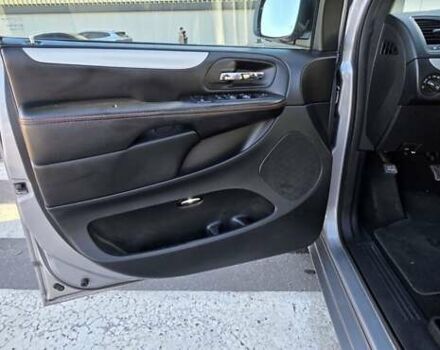 Серый Додж Гранд Караван, объемом двигателя 3.6 л и пробегом 163 тыс. км за 14900 $, фото 3 на Automoto.ua