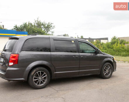 Серый Додж Гранд Караван, объемом двигателя 3.6 л и пробегом 345 тыс. км за 13300 $, фото 3 на Automoto.ua