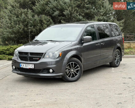 Серый Додж Гранд Караван, объемом двигателя 3.61 л и пробегом 130 тыс. км за 14800 $, фото 4 на Automoto.ua