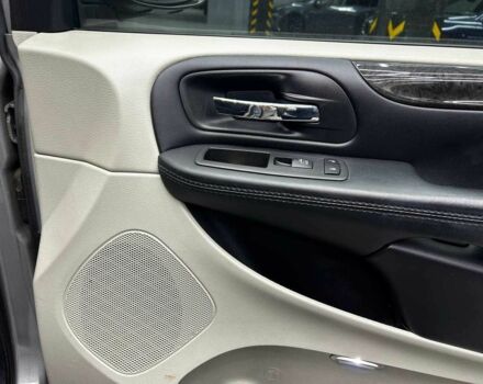 Серый Додж Гранд Караван, объемом двигателя 3.6 л и пробегом 75 тыс. км за 10700 $, фото 19 на Automoto.ua