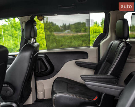 Серый Додж Гранд Караван, объемом двигателя 3.6 л и пробегом 345 тыс. км за 13300 $, фото 19 на Automoto.ua