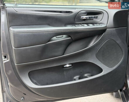 Серый Додж Гранд Караван, объемом двигателя 3.61 л и пробегом 130 тыс. км за 14800 $, фото 30 на Automoto.ua