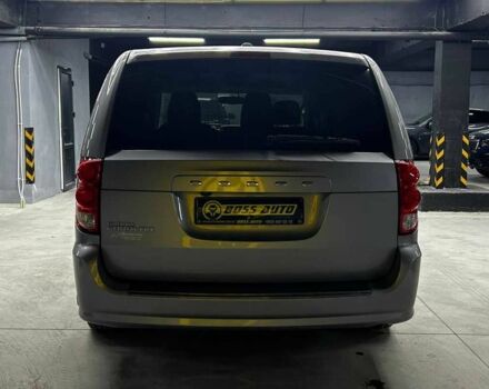 Серый Додж Гранд Караван, объемом двигателя 3.6 л и пробегом 75 тыс. км за 10700 $, фото 4 на Automoto.ua