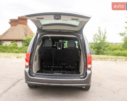 Серый Додж Гранд Караван, объемом двигателя 3.6 л и пробегом 345 тыс. км за 13300 $, фото 5 на Automoto.ua