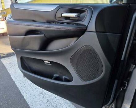 Серый Додж Гранд Караван, объемом двигателя 3.6 л и пробегом 163 тыс. км за 14900 $, фото 4 на Automoto.ua