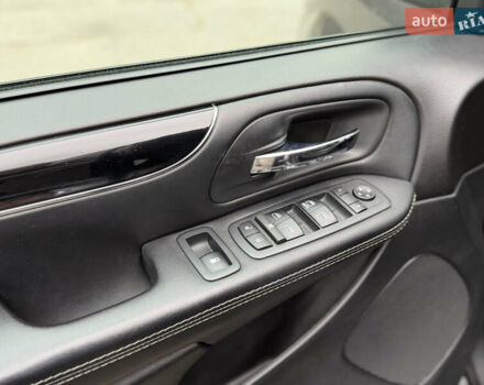 Серый Додж Гранд Караван, объемом двигателя 3.61 л и пробегом 130 тыс. км за 14800 $, фото 29 на Automoto.ua