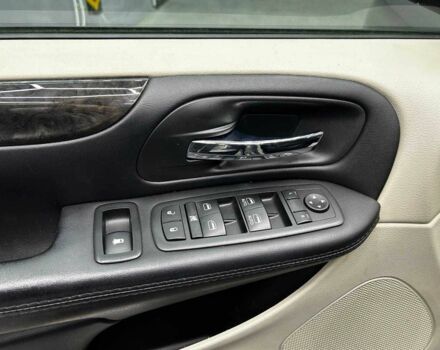 Серый Додж Гранд Караван, объемом двигателя 3.6 л и пробегом 75 тыс. км за 10700 $, фото 8 на Automoto.ua