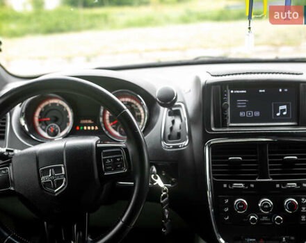 Серый Додж Гранд Караван, объемом двигателя 3.6 л и пробегом 345 тыс. км за 13300 $, фото 12 на Automoto.ua