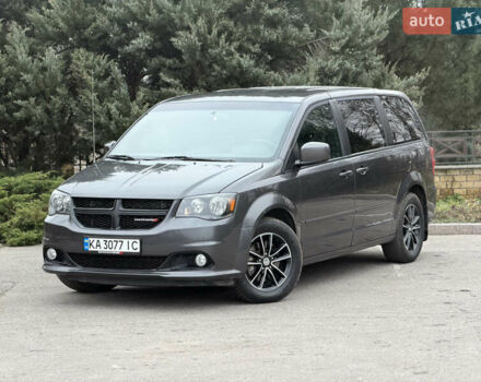 Серый Додж Гранд Караван, объемом двигателя 3.61 л и пробегом 130 тыс. км за 14800 $, фото 3 на Automoto.ua