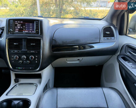 Серый Додж Гранд Караван, объемом двигателя 3.6 л и пробегом 147 тыс. км за 15950 $, фото 18 на Automoto.ua